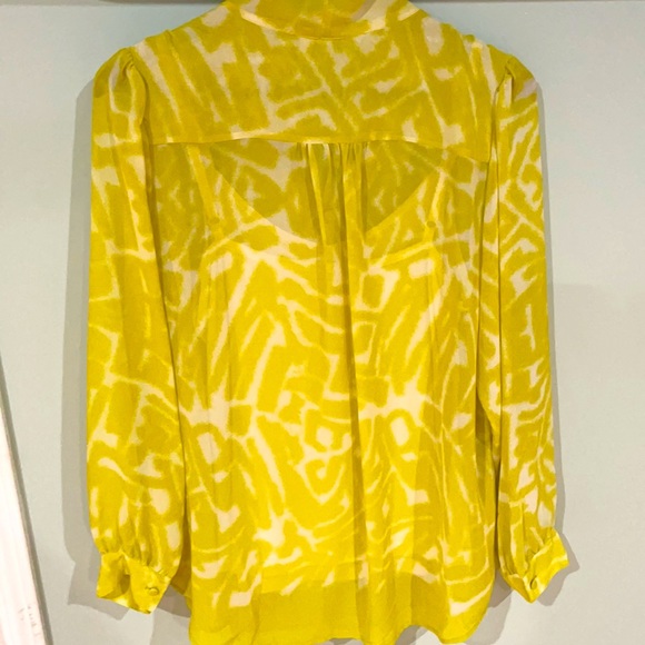 Beautiful blouse - Picture 2 of 3